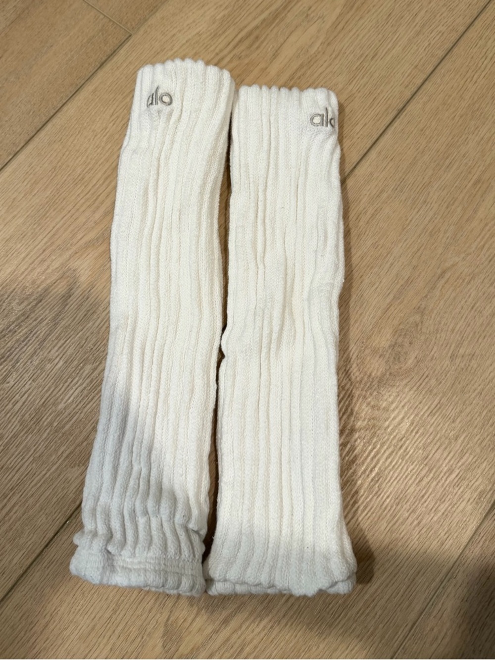 Alo Ribbed Knit Leg Warmers in Cream